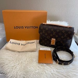 Louis Vuitton Pochette Metis in  Monogram